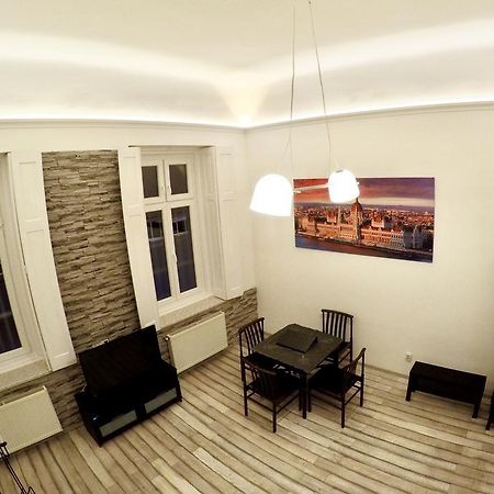 Homelike Luxury Flat On Gyulai Pal Budapest Exteriör bild