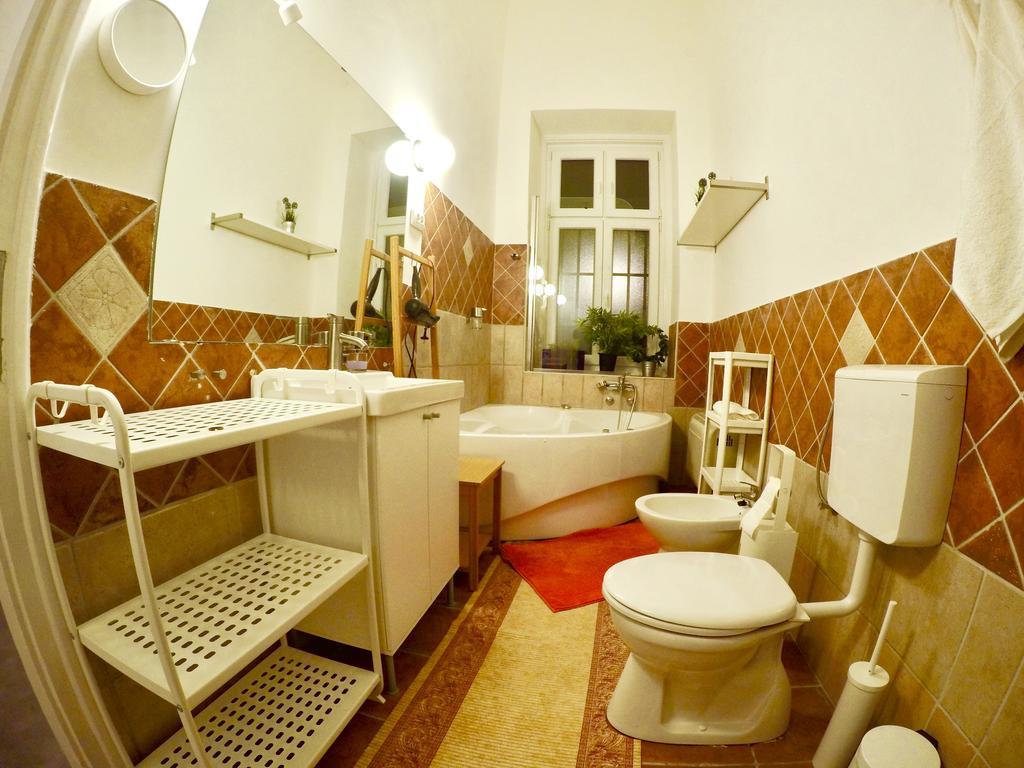 Homelike Luxury Flat On Gyulai Pal Budapest Exteriör bild