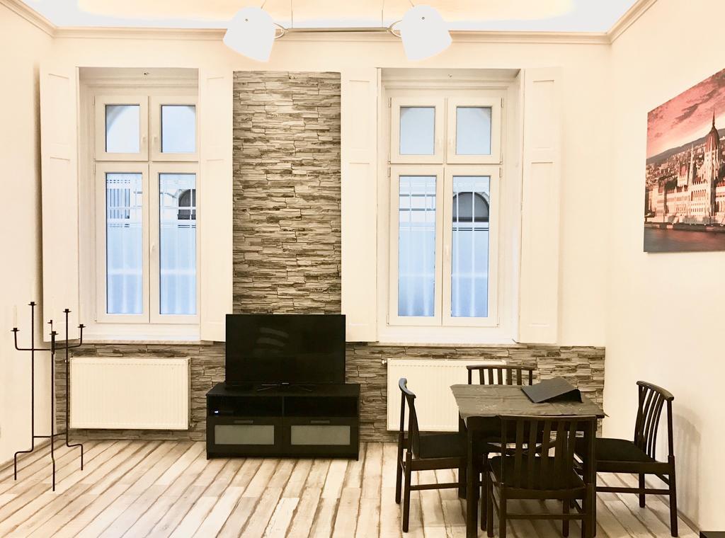 Homelike Luxury Flat On Gyulai Pal Budapest Exteriör bild